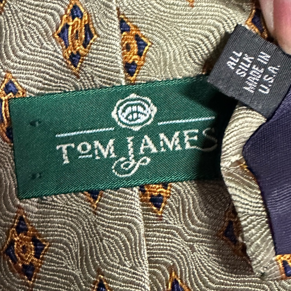 Tom James Men’s Silk Neck Tie for Tall Man in Gold and Black - Picture 4 of 4